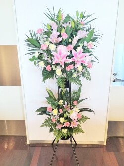 お手頃華やか2段スタンド花（お任せプラン・25,000円）