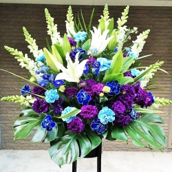 【華やかさと上品さを兼ね備えた、一段スタンド花】  一段スタンド花（おまかせ／30,000円・税別）