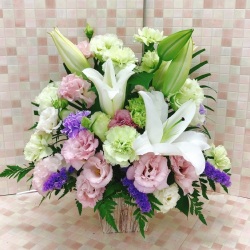 白ゆり×季節のピンク花　洋風アレンジメント