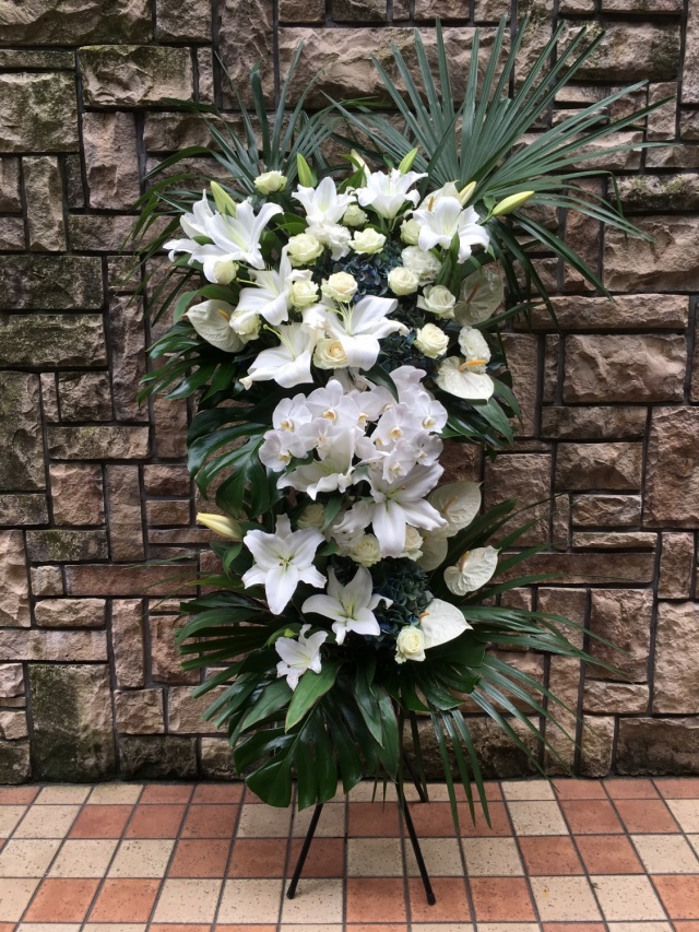 1041 白胡蝶蘭・ユリ スタンド花2段連結