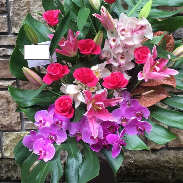 ピンク胡蝶蘭・バラ トールアレンジメント