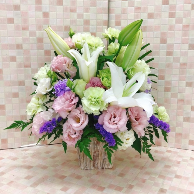 白ゆり×季節のピンク花　洋風アレンジメント