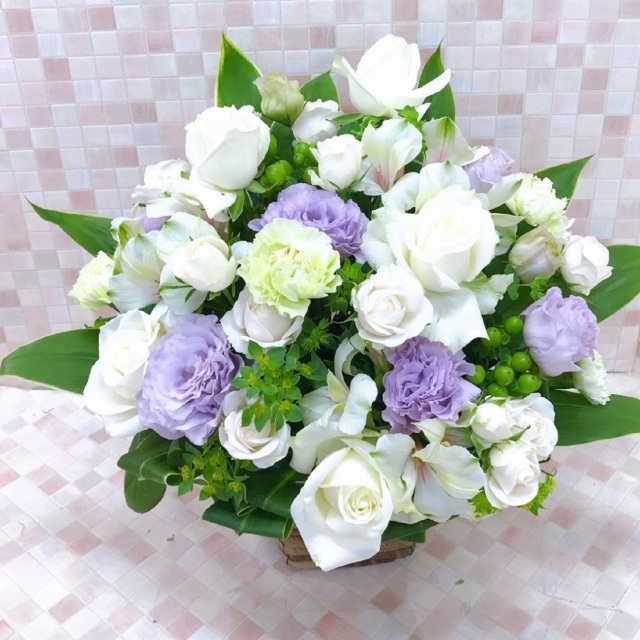 お供え お悔やみ 法要 一周忌 供花 白 紫 バラ 