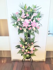 お手頃華やか2段スタンド花（お任せプラン・25,000円）