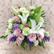白ゆり×季節のピンク花　洋風アレンジメント