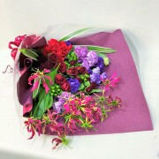 【気持ちがしっかり伝わる、上品で華やかな花束】  花束（15,000円・税別） ※おまかせ花材／カラー指定OK