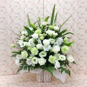 お供え お悔やみ 法要 一周忌 供花　白 緑 アレンジメント