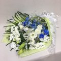 【供花】ユリとカーネーションの花束WB（ H85）　Ｃスタイル