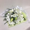 【供花】ユリとカーネーションの花束W（H60）　Ｃスタイル