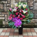 ピンク胡蝶蘭・ユリ・バラ　トールアレンジ
