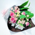 【さりげなく、でも華やかに。気持ちが伝わる花束】  花束（8,000円・税別） ※おまかせ花材／カラー指定OK