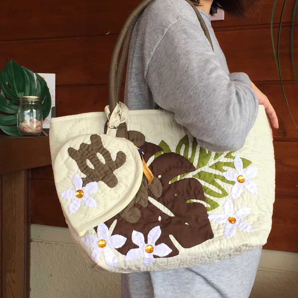 ハワイアンキルト　バッグ　モンステラ×ホヌ×ティアレ柄　ポーチ付き/Hawaiianquilt　レディースバッグ