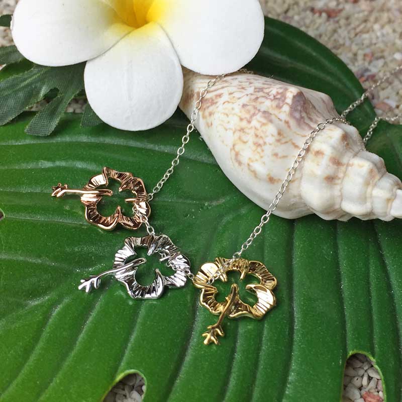 ハワイアンジュエリー　3連ハイビスカスシルバーネックレス　チェーン付き