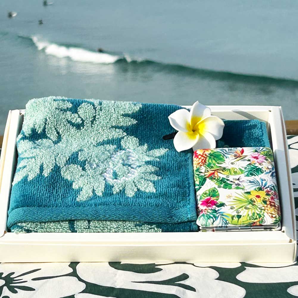 アイランドスタイル キャシーマムハンドタオル コンパクト鏡 箱入りセット 花クリップ付