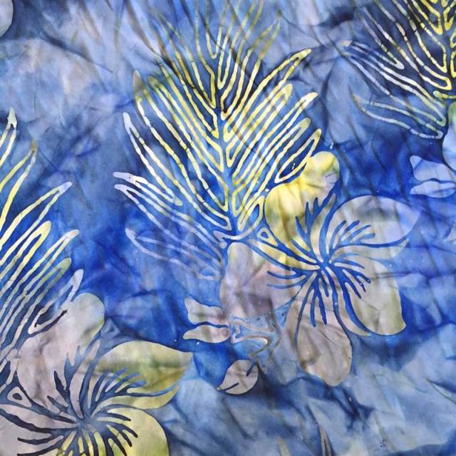 ハワイアン生地 タイダイブルー ハイビスカス柄