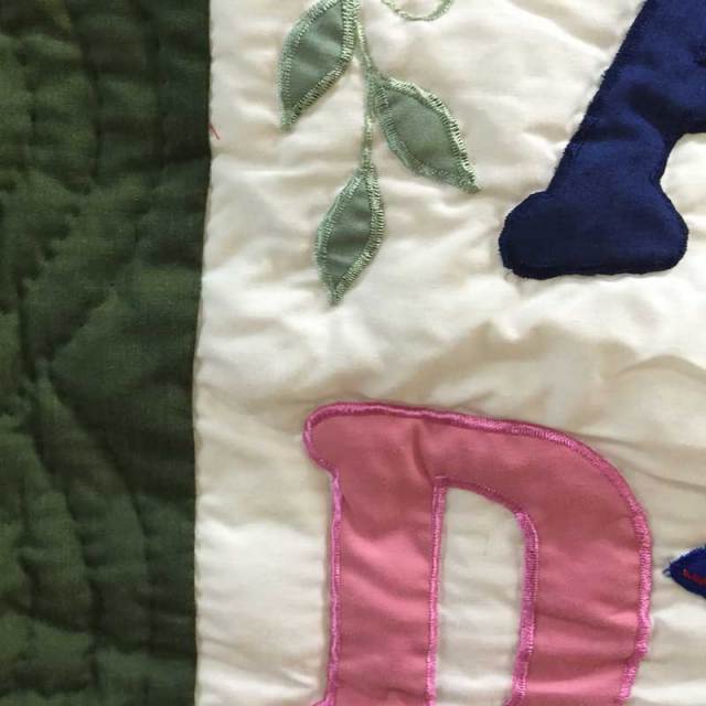 Hawaiian quilt ハワイアンキルトタペストリー  アルファベット柄　グリーン　123×103cm