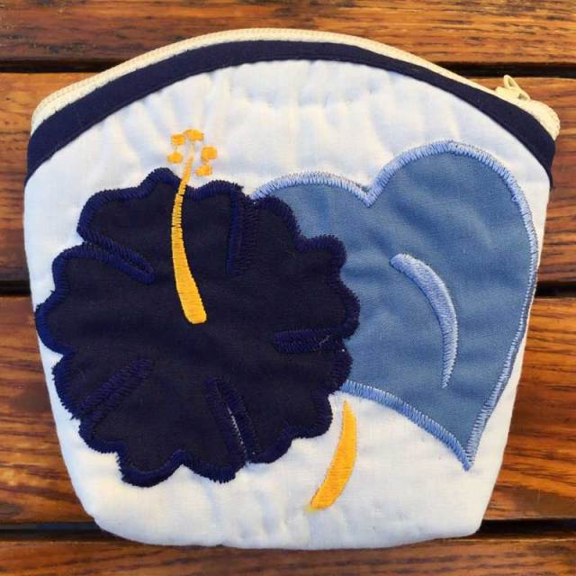 ハワイアンキルト Hawaiian Quilt 　ハイビスカスコインケース