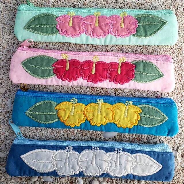 ハワイアンキルト Hawaiian Quilt ハイビスカス　スリムペンケース