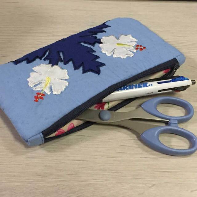 ハワイアンキルト Hawaiian Quilt ハイビスカス　ペンケース　/筆入れ　小物入れ　ポーチ　レディースバッグ　ハワイアン雑貨