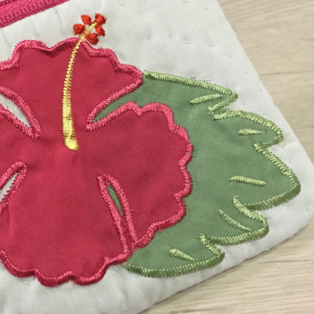 ハワイアンキルト Hawaiian Quilt ハイビスカス柄ペンケース　/筆入れ　小物入れ　ポーチ　レディースバッグ　ハワイアン雑貨