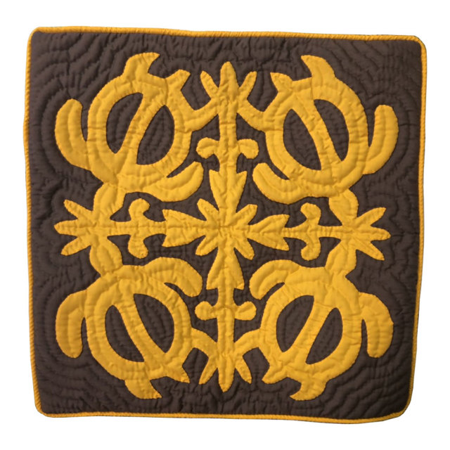 ハワイアンキルトグッズ クッションカバー　ホヌ柄　46cm×46cm