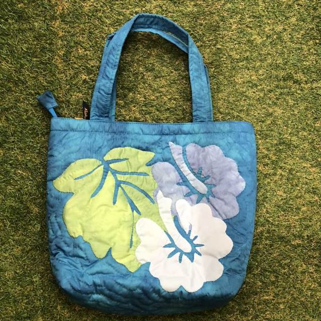ハワイアンキルト ハンドバッグ ブルータイダイ　ブルーハイビスカス柄/ Hawaiian quilt レディースバッグ