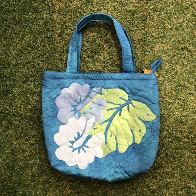 ハワイアンキルト ハンドバッグ ブルータイダイ　ブルーハイビスカス柄/ Hawaiian quilt レディースバッグ