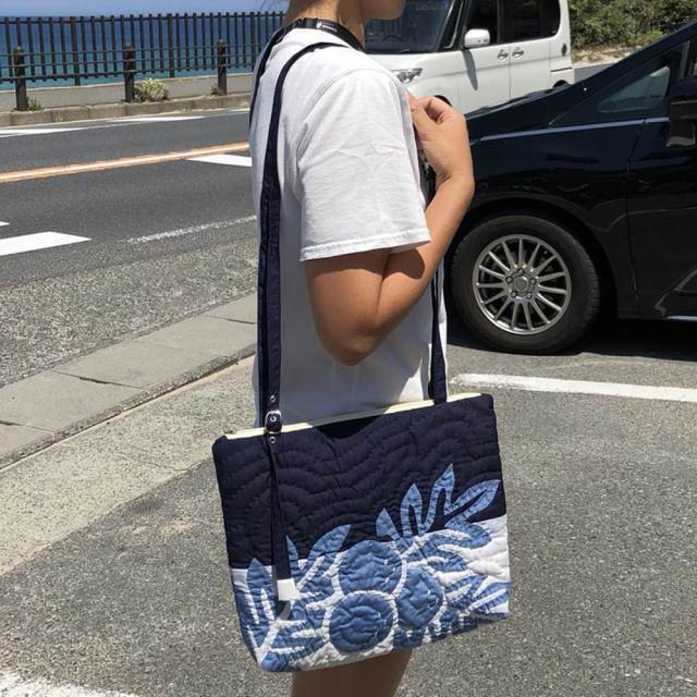 ハワイアンキルト ショルダーバッグ ネイビー×ホワイト パンの木柄
