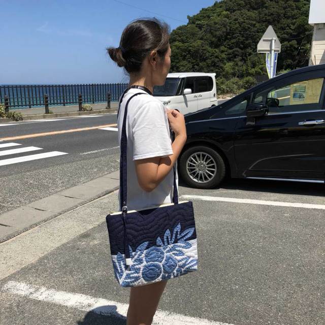 ハワイアンキルト ショルダーバッグ ネイビー×ホワイト パンの木柄