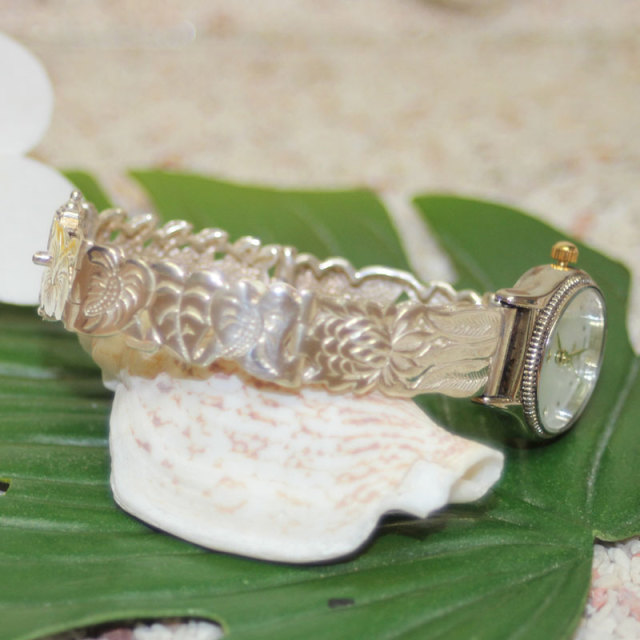 ハイビスカス（赤）、プルメリア、モンステラのハワイアンアクセサリー（しかく型） ハイビスカス（赤）、プルメリア、モンステラのハワイアンアクセサリー