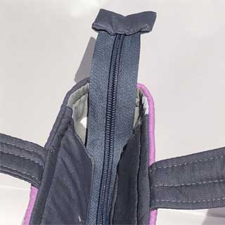 グレーのろうけつ染めにピンクのオーヒアレフア　ハワイアンキルトバック 19ss-hk-bag1a_9.jpg