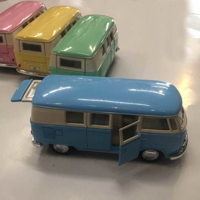 バレンタインギフト ダイキャストミニカー　1962 VW クラシカルバス パステル×チョコバーセット