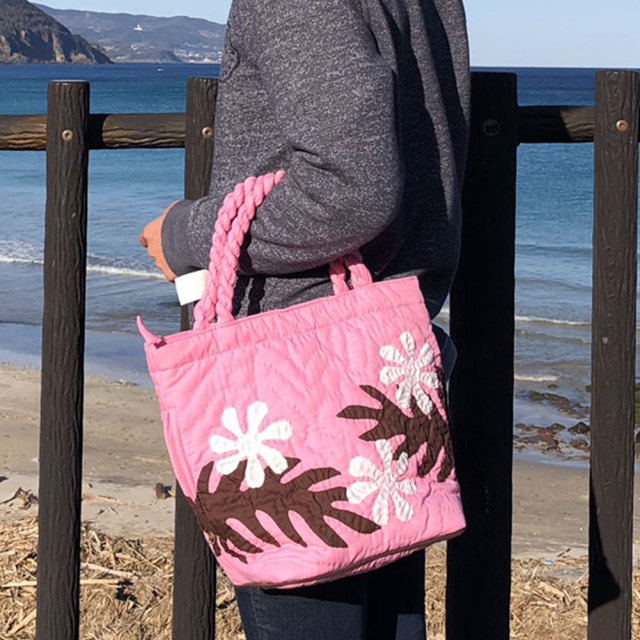 ハワイアンキルトバッグ　 ショルダーバッグ ピンク ハワイアンキルト ショルダーバッグ タイプ2 シェードパラパライ D