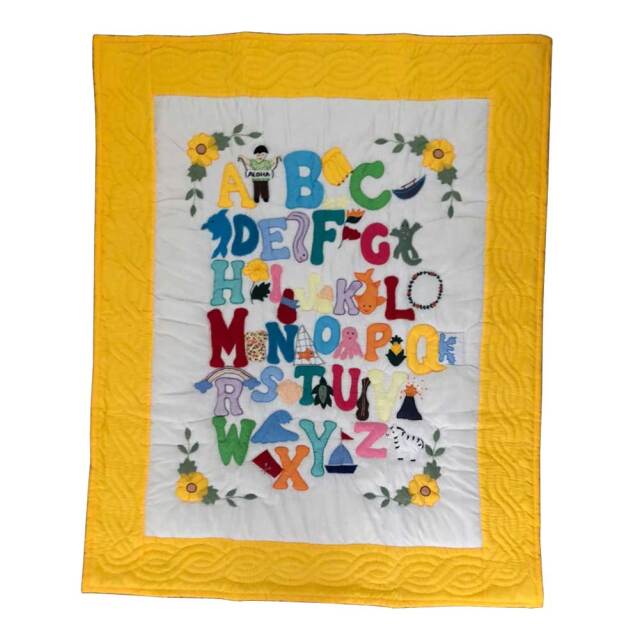 Hawaiian quilt ハワイアンキルトタペストリー アルファベット柄イエロー 130×105cm