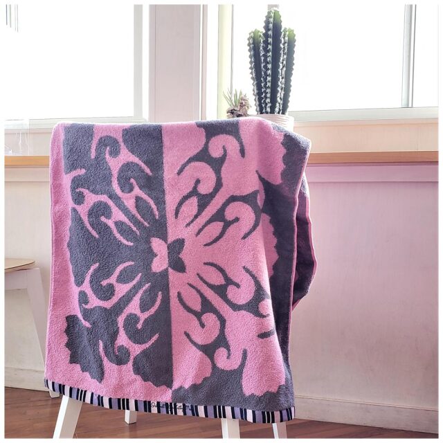 キャシーマム ハワイアンキルト柄 バスタオル 花 フラワー グレー ピンク  60cm×120cm