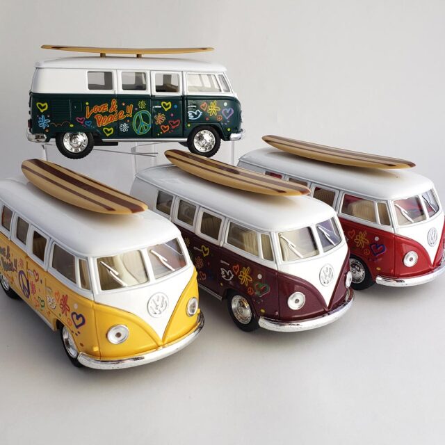 ダイキャストミニカー ワーゲン クラシカルバス プリント サーフボード 1962 VW Classical Bus with Printing & Surfboard