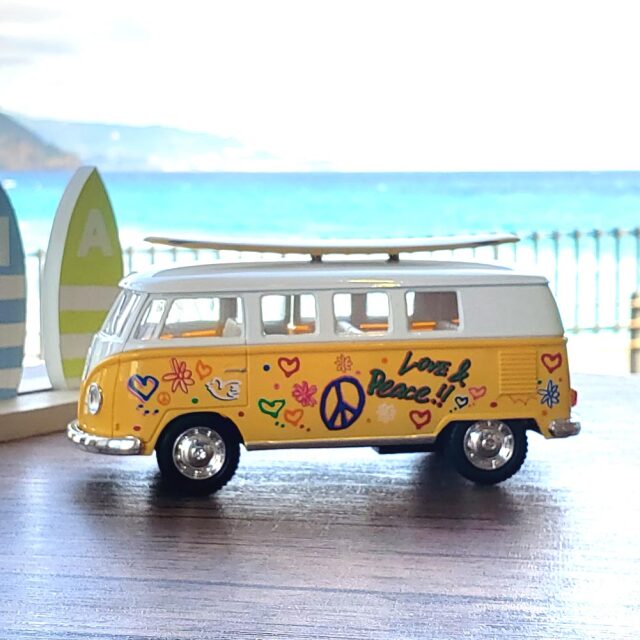 ダイキャストミニカー ワーゲン クラシカルバス プリント サーフボード 1962 VW Classical Bus with Printing & Surfboard