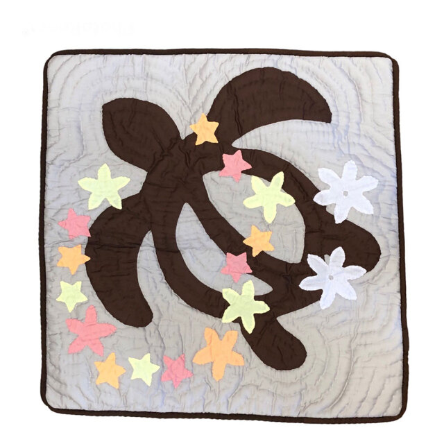 ハワイアンキルト クッションカバー グレーホヌ 46cm×46cm 完成品 ハンドメイド
