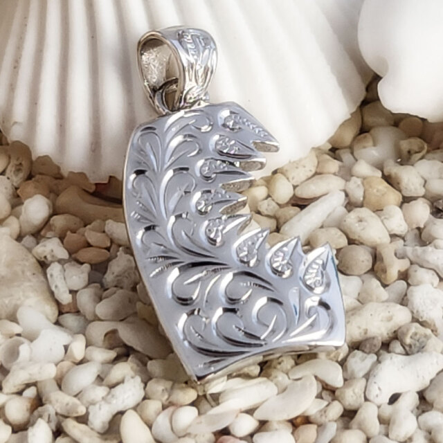 さら【クイックシルバー】シャーク・ボーンネックレス さら【クイック