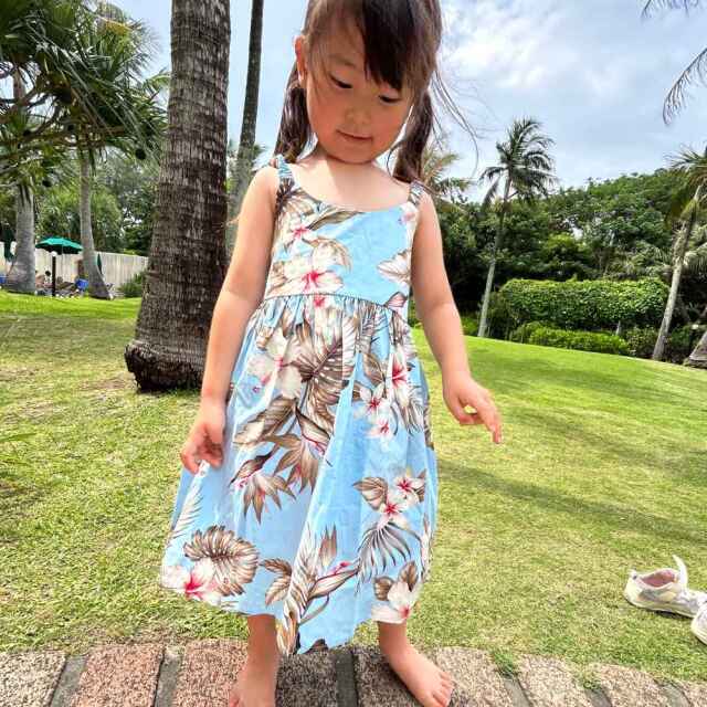 子供服ハワイアン キッズワンピース ライトブルー ハイビスカス モンステラ リーフ
