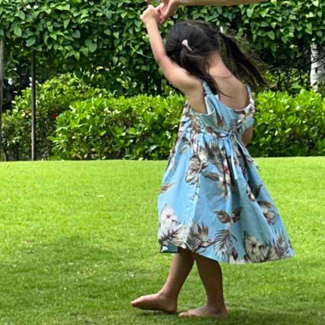 子供服ハワイアン キッズワンピース ライトブルー ハイビスカス モンステラ リーフ