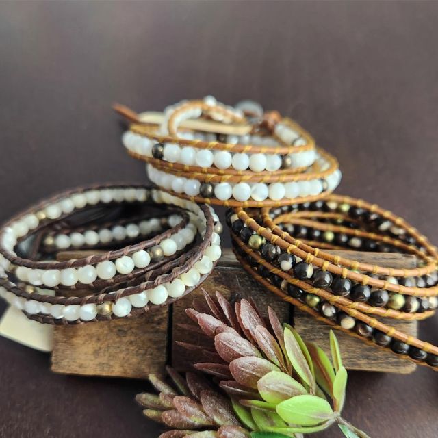 AQUA アクア ラップブレス 3連 マザーオブパール 4mm玉 3カラー