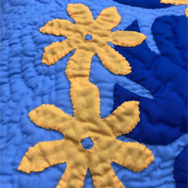 ハワイアンキルト クッションカバー ブルー モンステラ ティアレ 46cm