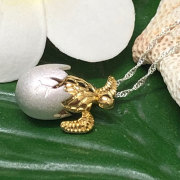 ハワイアンジュエリー シルバーチェーン付きペンダントネックレス ベイビーホヌ イエローシルバー