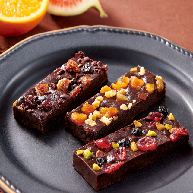 【贅沢フルーツのガトーショコラ】