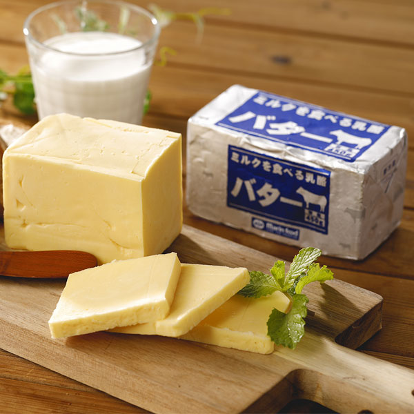 ミルクを食べる香り立つ乳酪バター マリンフード株式会社