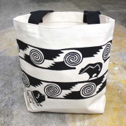 DESIGN WEST BEARS & BUFFALO TOTE BAG