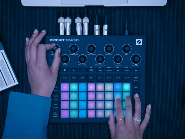 Novation Circuit Tracks｜シンセサイザー専門店『マークス 