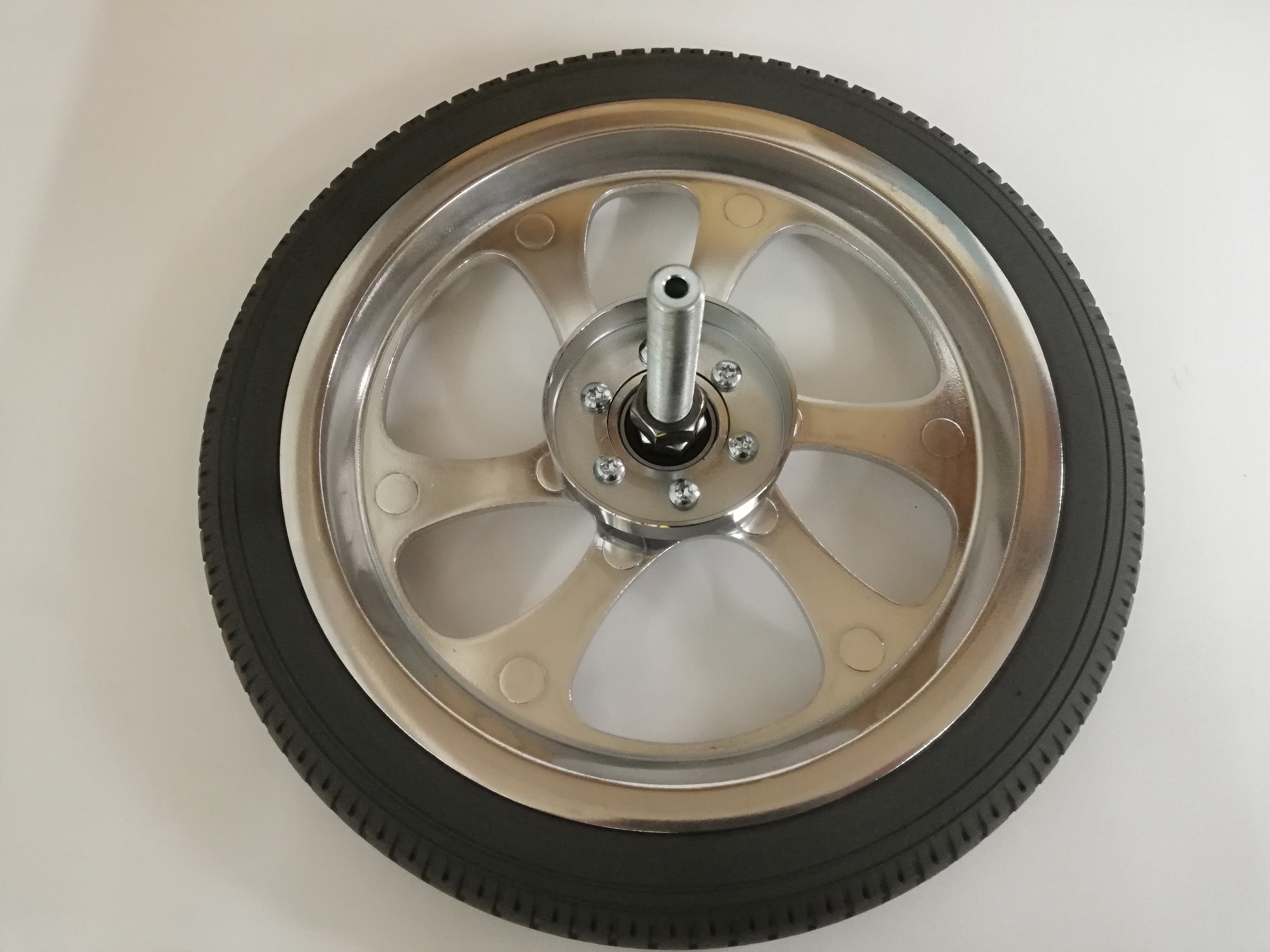 12インチハイポリマータイヤ付き車輪