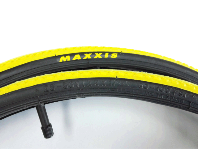 軽量タイヤ】 22×1（25-501）MAXXISカラータイヤ【グレー、赤、黄